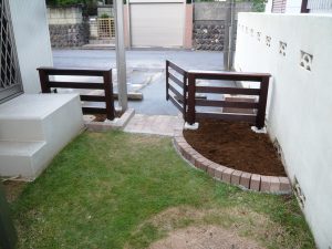木製フェンスと門扉と花壇（第１回工事） （千葉市　I様邸）