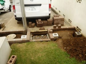 木製フェンスと門扉と花壇（第１回工事） （千葉市　I様邸）